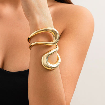 F&R Exaggerated Glossy Retro Hollow Bracelet